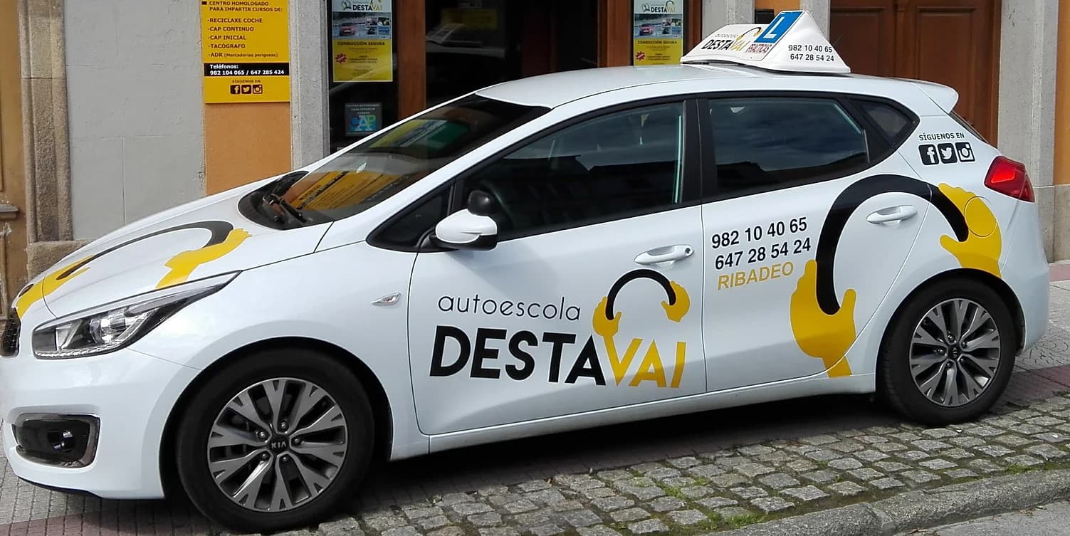 Contacta con nuestra autoescuela en Ribadeo